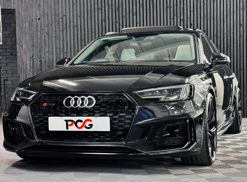 AUDI RS4