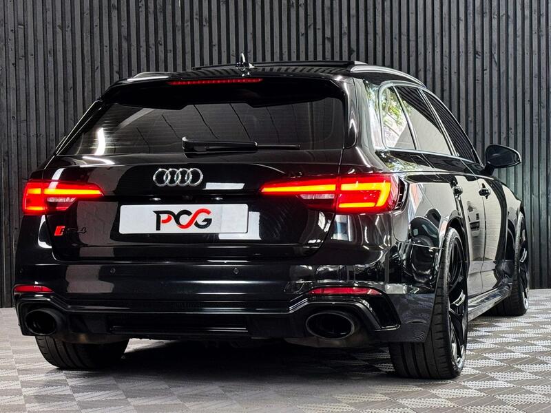 AUDI RS4