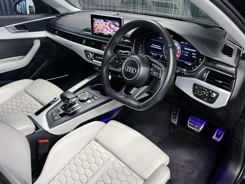 AUDI RS4